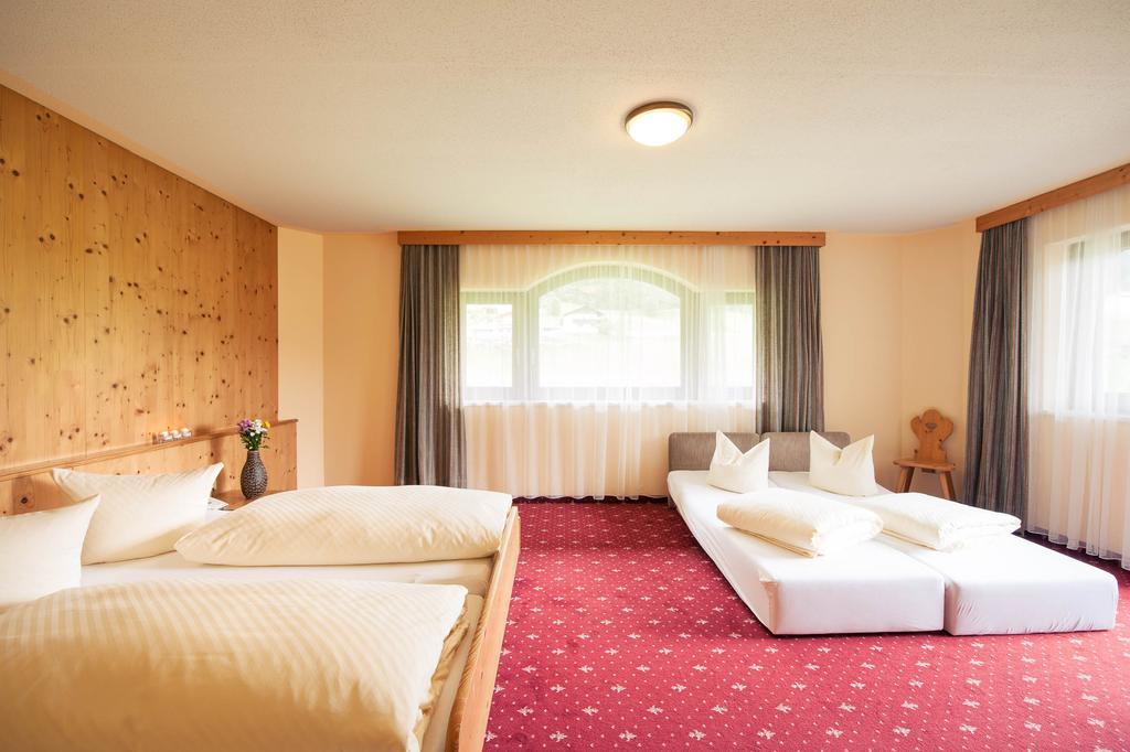 Hotel Steuxner Neustift im Stubaital Chambre photo